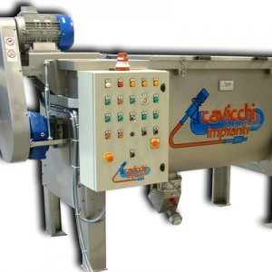 Los mezcladores horizontales están predispuestos para la conexión a los sistemas de pesaje en carga y descarga con la posibilidad de dosificar los productos a ser mezclados.